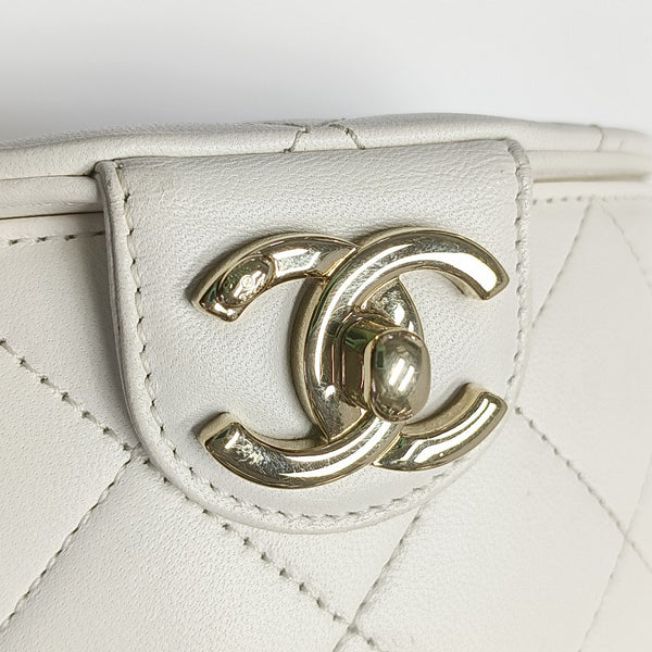 Round Vanity Quilted Lambskin White