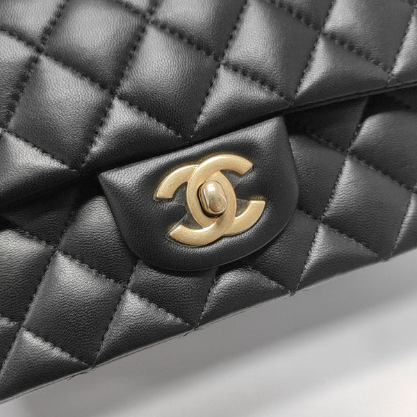 CLASSIC FLAP Mini Quilted Calfskin Black