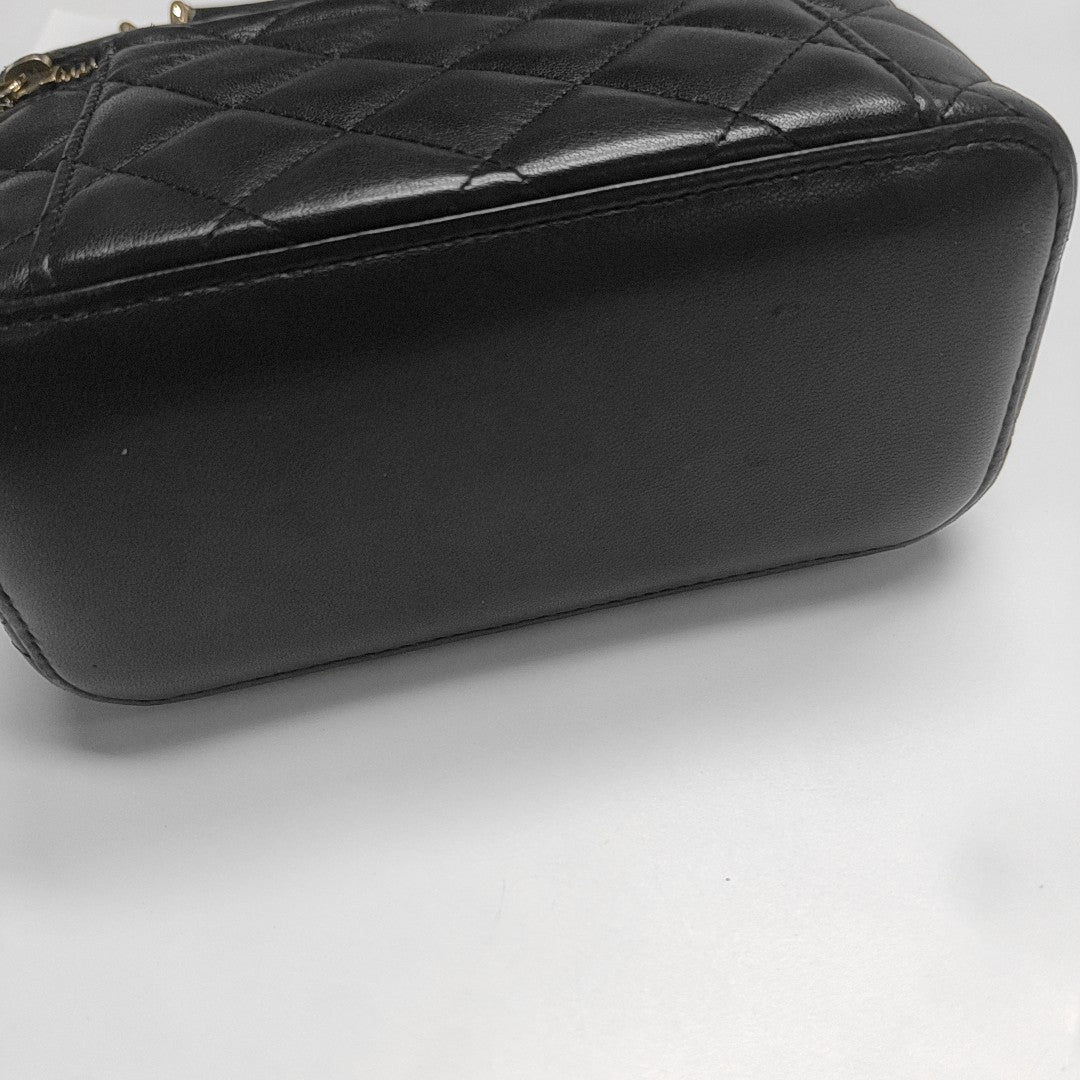 VANITY CASE Small Quilted Lambskin Black