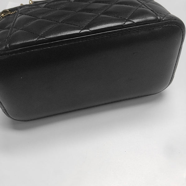VANITY CASE Small Quilted Lambskin Black