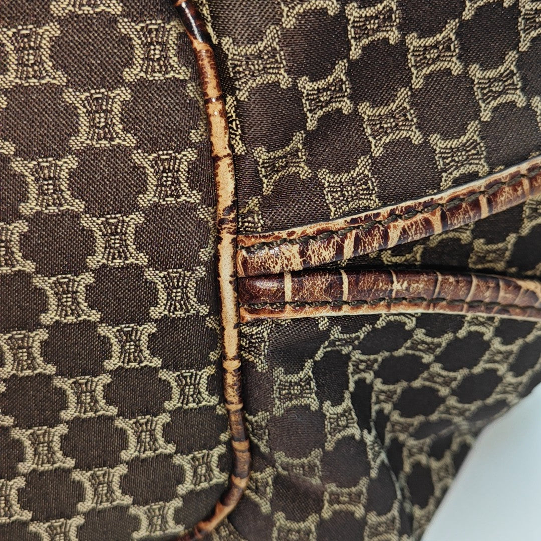 Canvas Brown