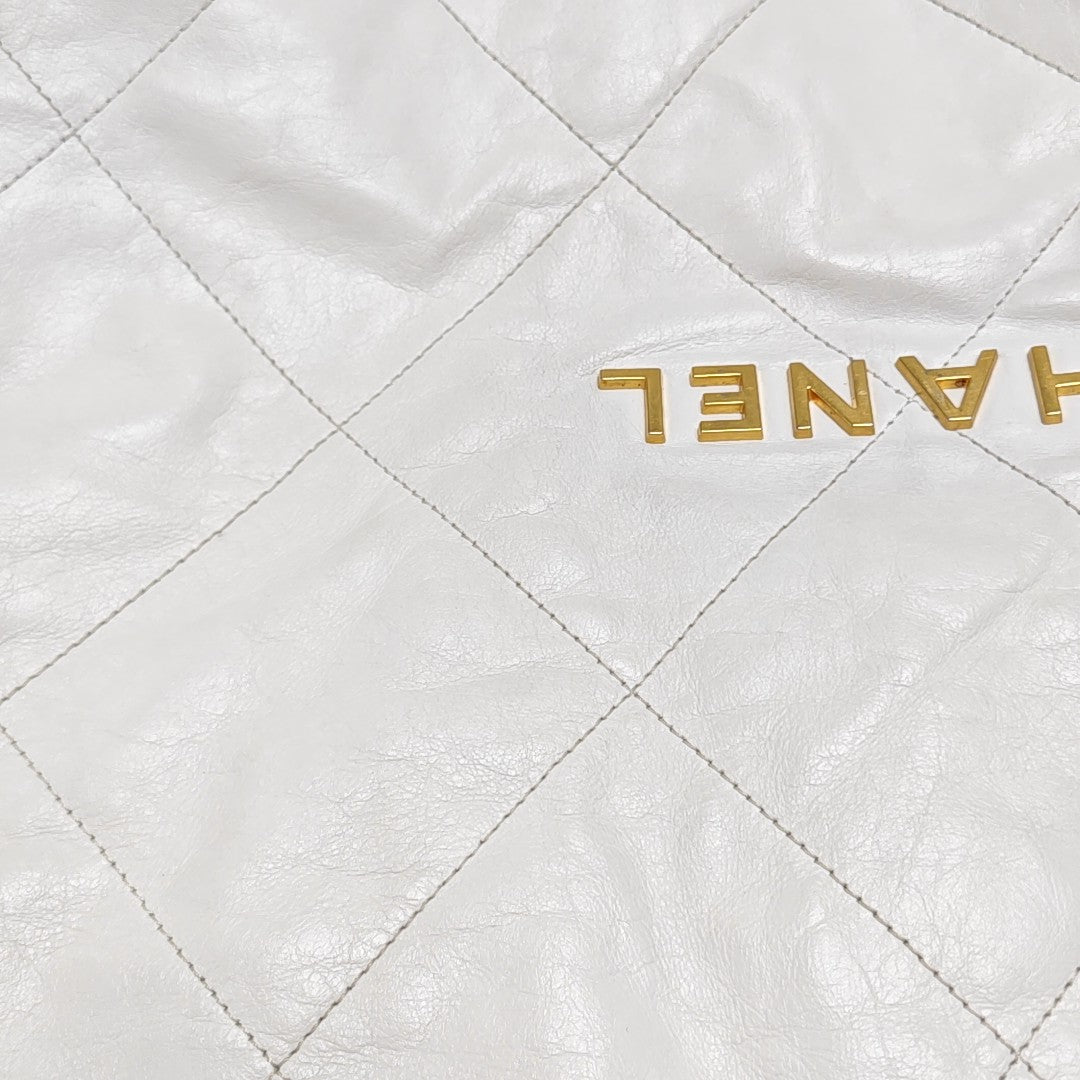 CHANEL 22 Medium Quilted Calfskin White