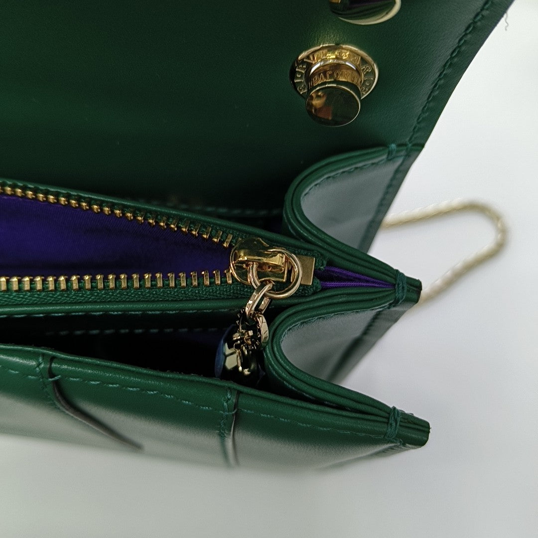 SERPENTI FOREVER Medium Calfskin Green