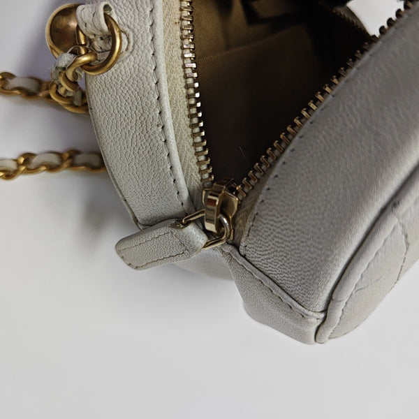 ROUND Quilted Lambskin White