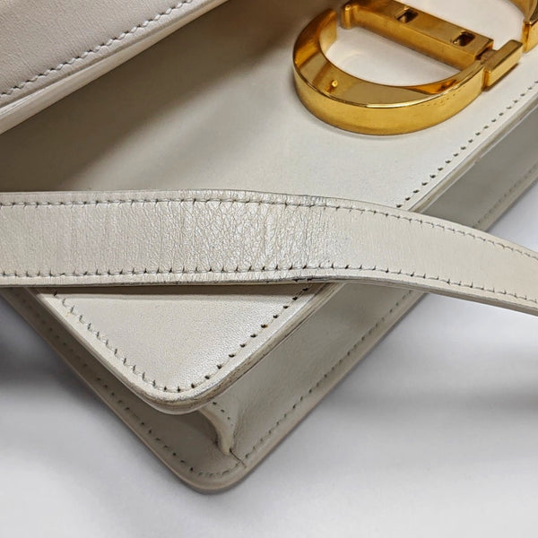 Authenticated pre-owned  30 Montaigne Calfskin White - Shoulder Bag at Looply