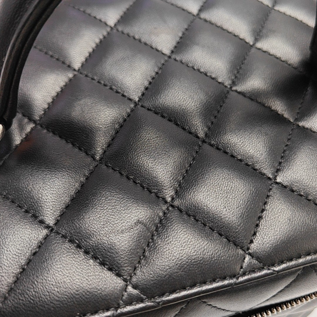 VANITY CASE Small Quilted Lambskin Black