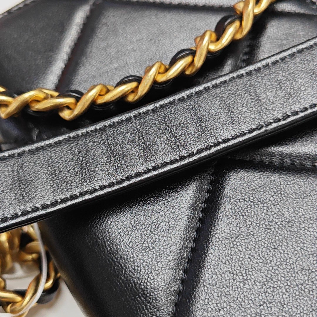 CHANEL 19 WOC Quilted Lambskin Black