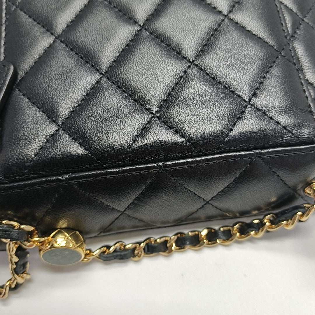 VANITY CASE Small Quilted Lambskin Black