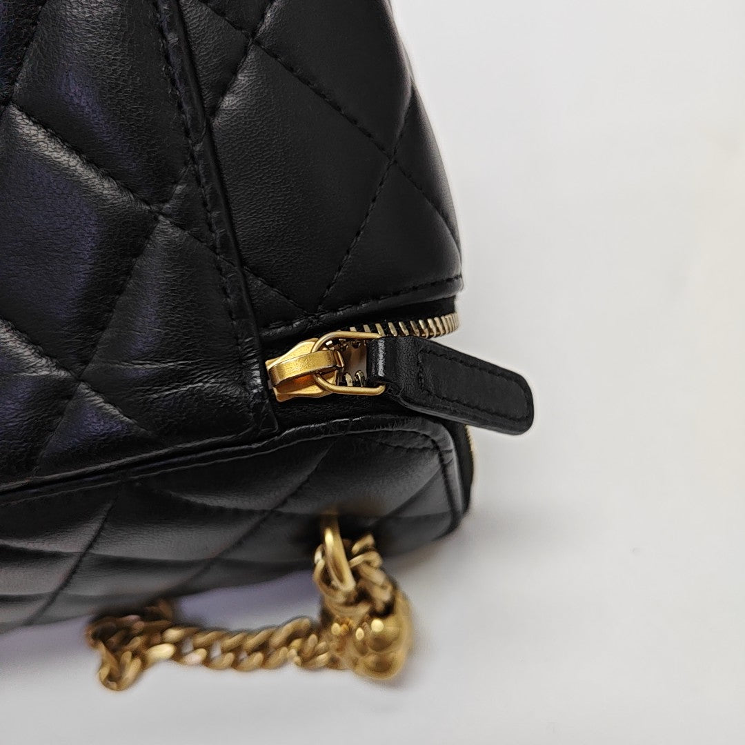 VANITY CASE Medium Quilted Lambskin Black