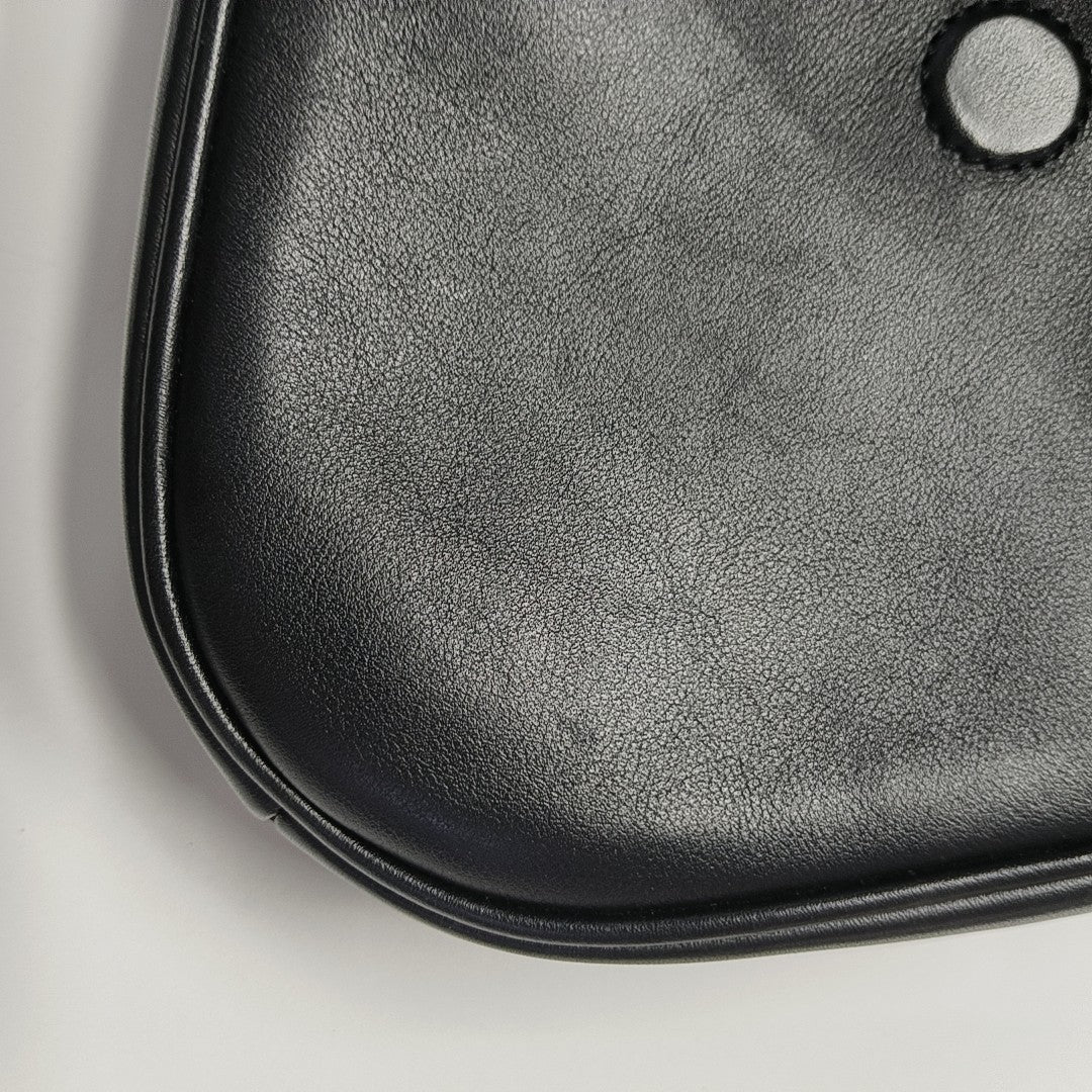 TRIANGLE Calfskin Black
