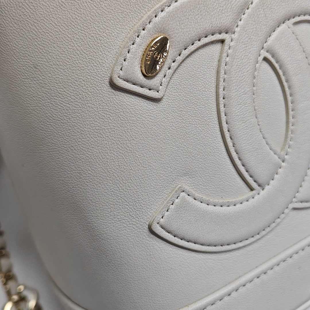 VINTAGE COSMETIC BAGS Quilted Lambskin White