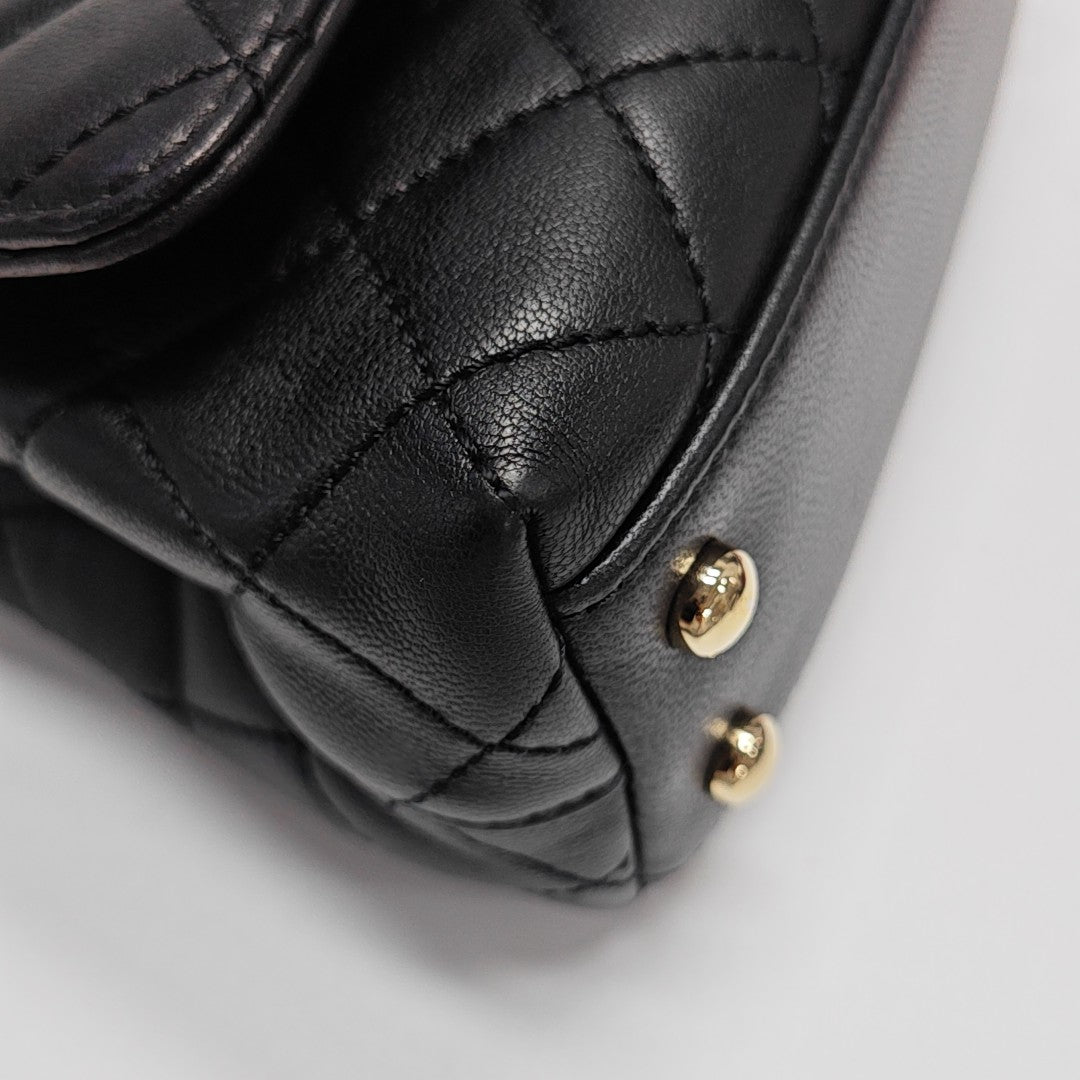 COCO HANDLE Mini Cordero Acolchado Negro