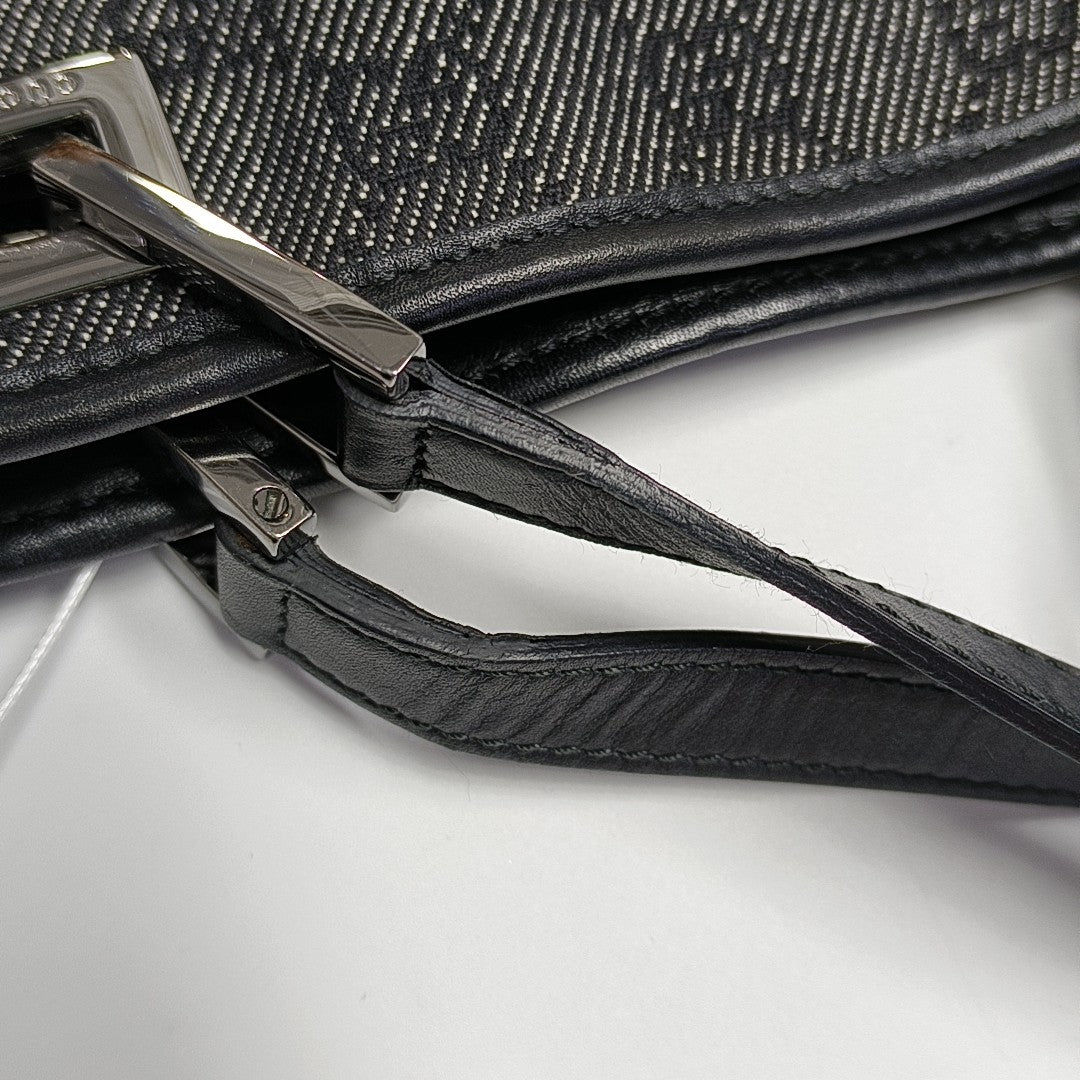 Monogram Canvas Black