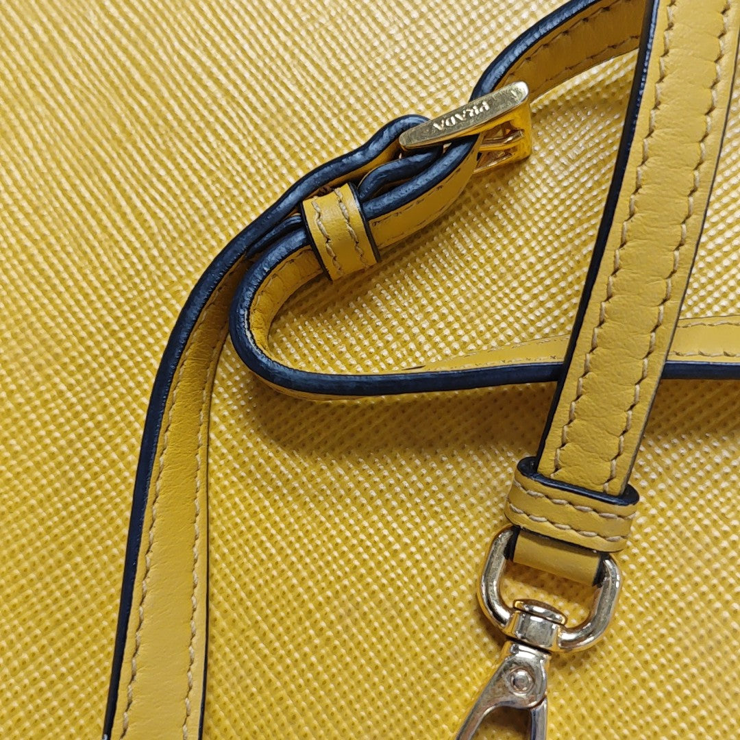 Panier Medium Calfskin Yellow