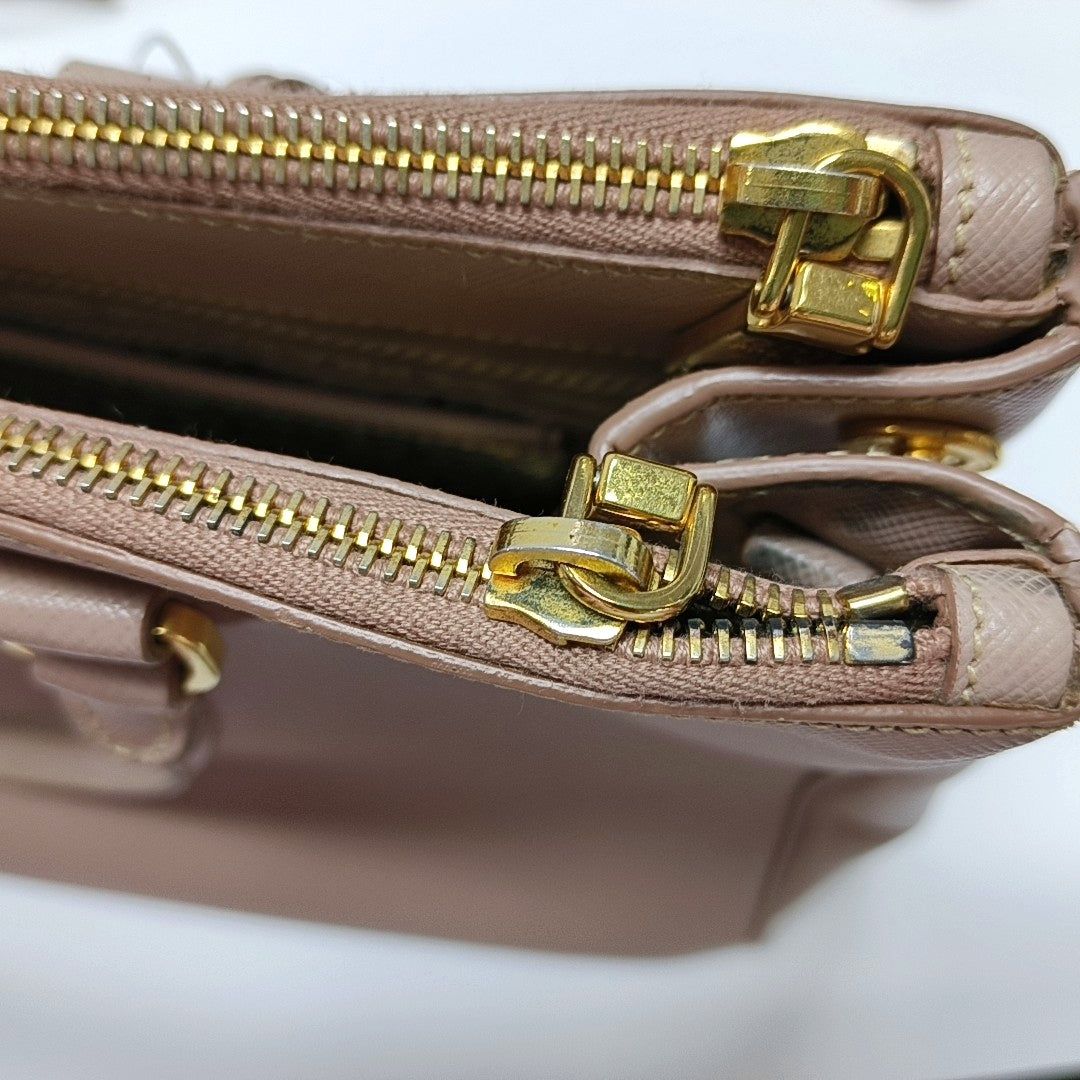 Authenticated pre-owned  Galleria Large Saffiano Calfskin Pink - Tote Bag at Looply
