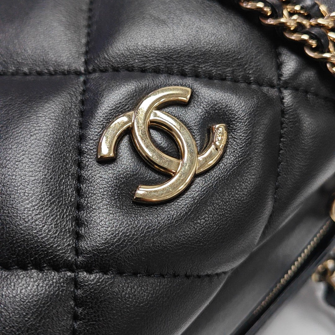 Quilted Lambskin Shoulder Bag Black