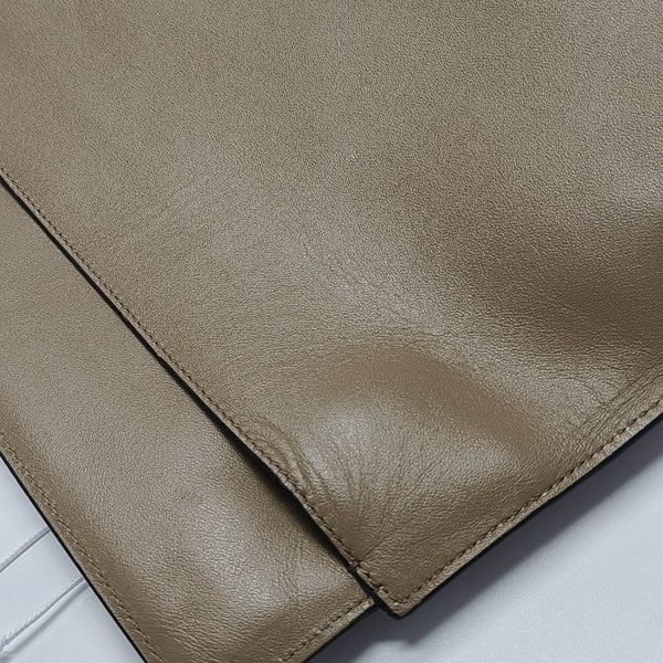 T Pouch Calfskin Beige