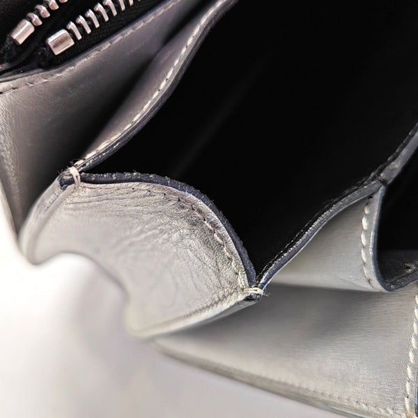Authenticated pre-owned  CLASSIC BOX Calfskin Silver - Shoulder Bag at Looply