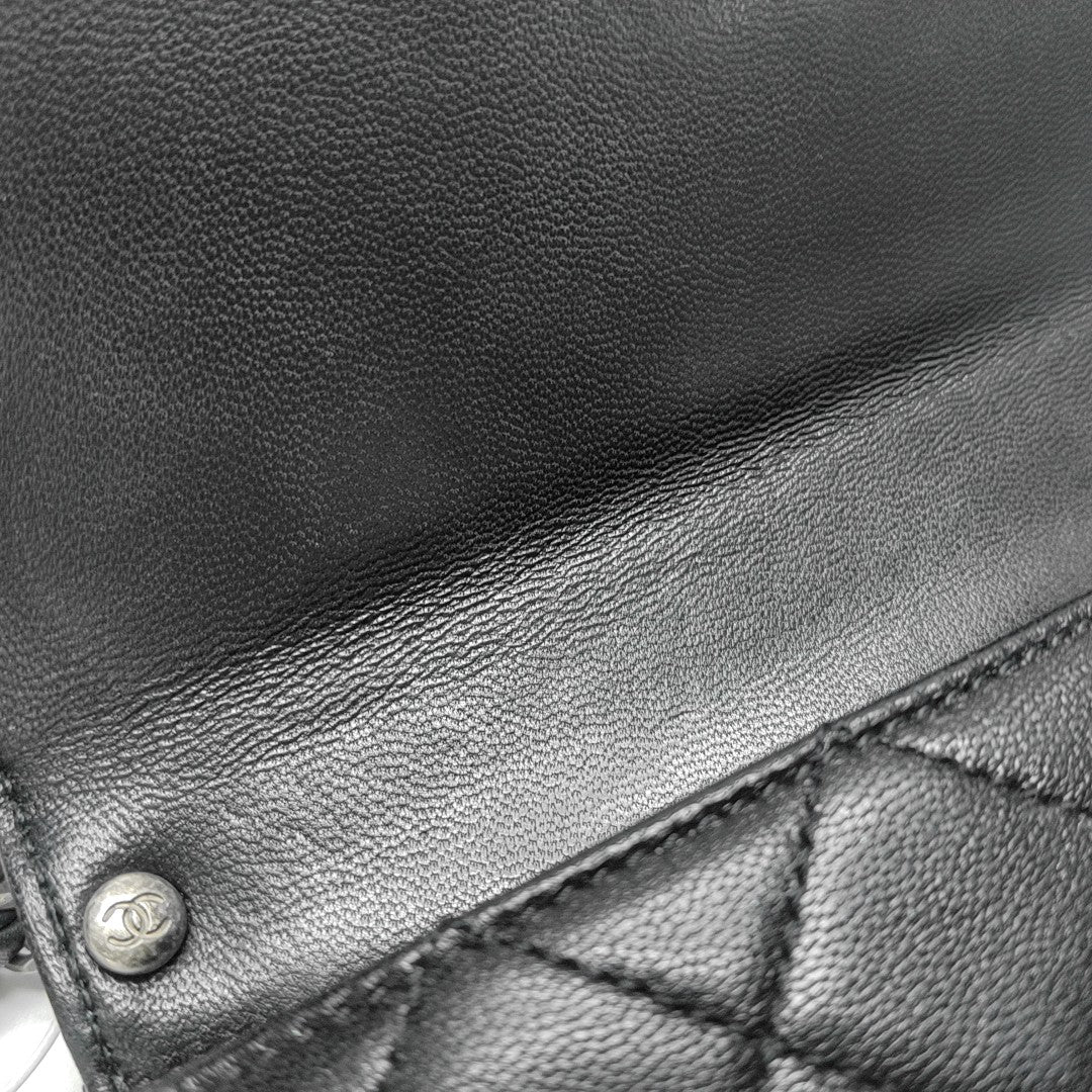 CLASSIC VERTICAL PEARL Quilted Lambskin Black