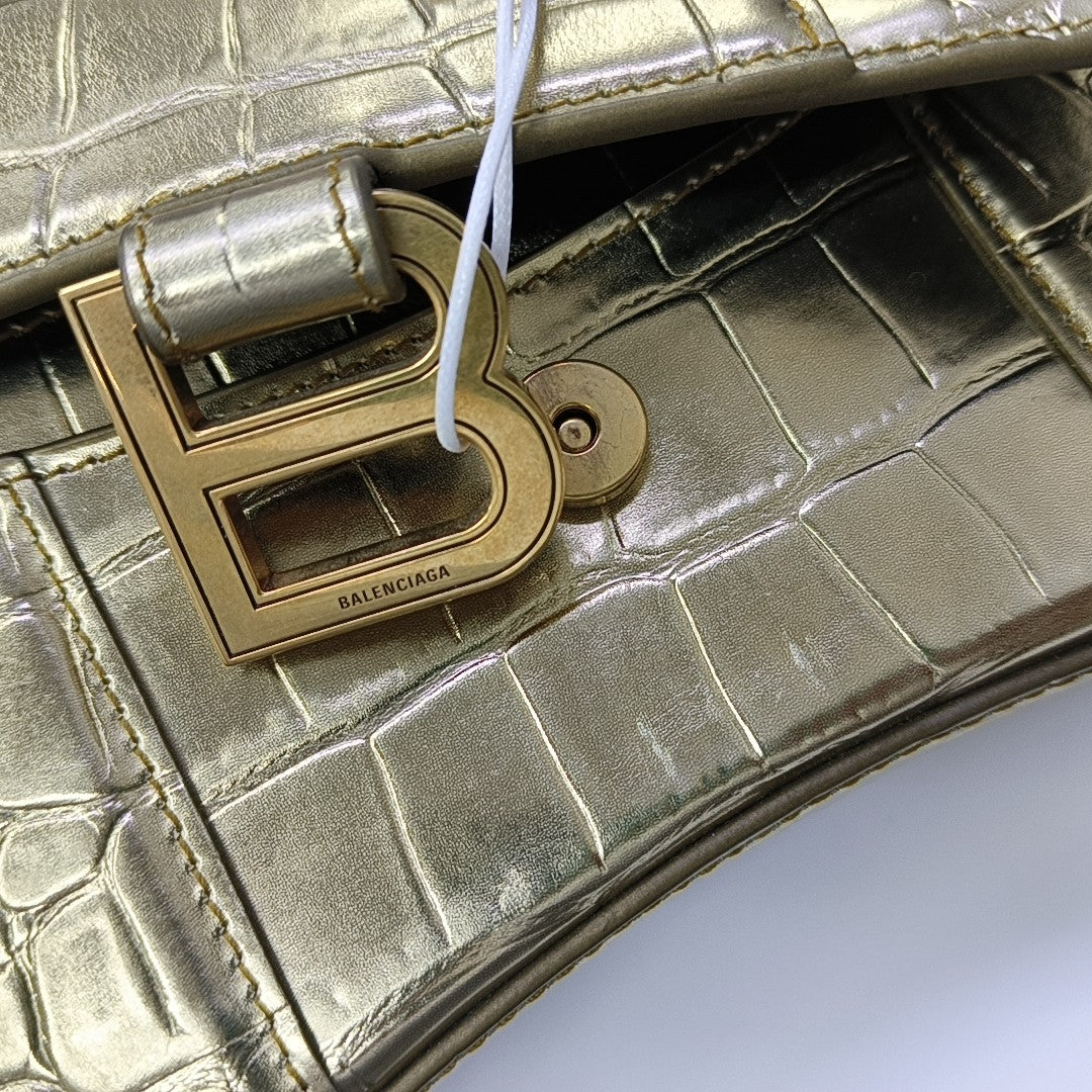 Hourglass Wallet On Chain Small Calfskin Gold