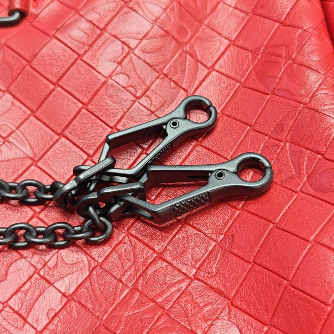 Authenticated pre-owned  Messenger Calfskin Red - Shoulder Bag at Looply