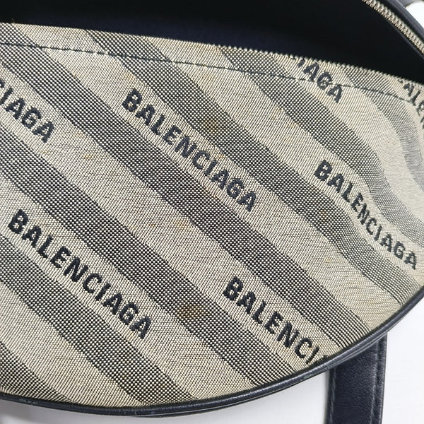 Souvenirs Canvas Gray