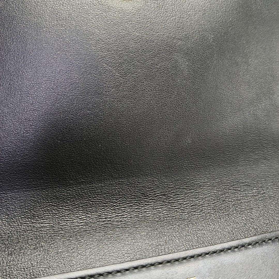 CRÉCY Medium Calfskin Black
