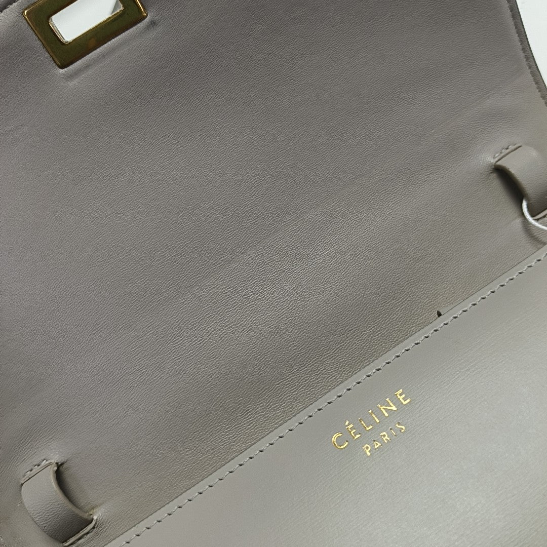 CLASSIC BOX Medium Calfskin Gray