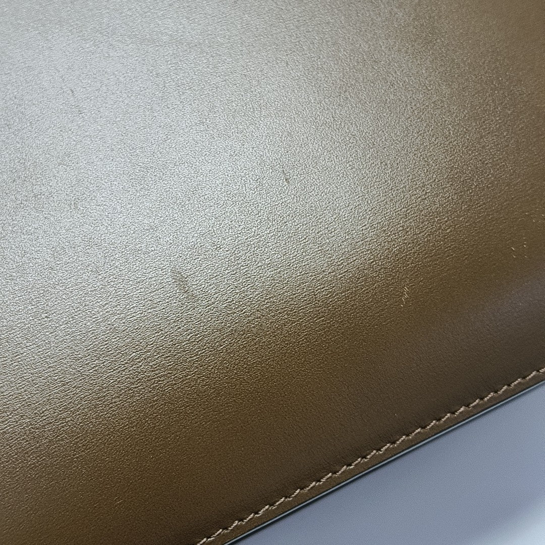 CLASSIC BOX Medium Calfskin Brown