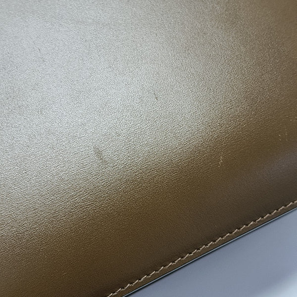 CLASSIC BOX Medium Calfskin Brown