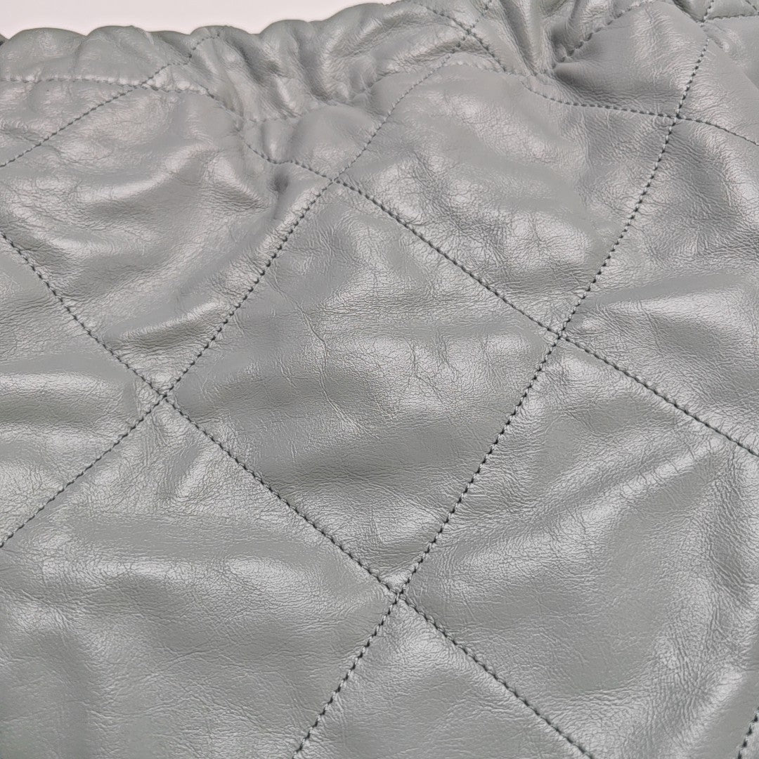CHANEL 22 Small Quilted Calfskin Green