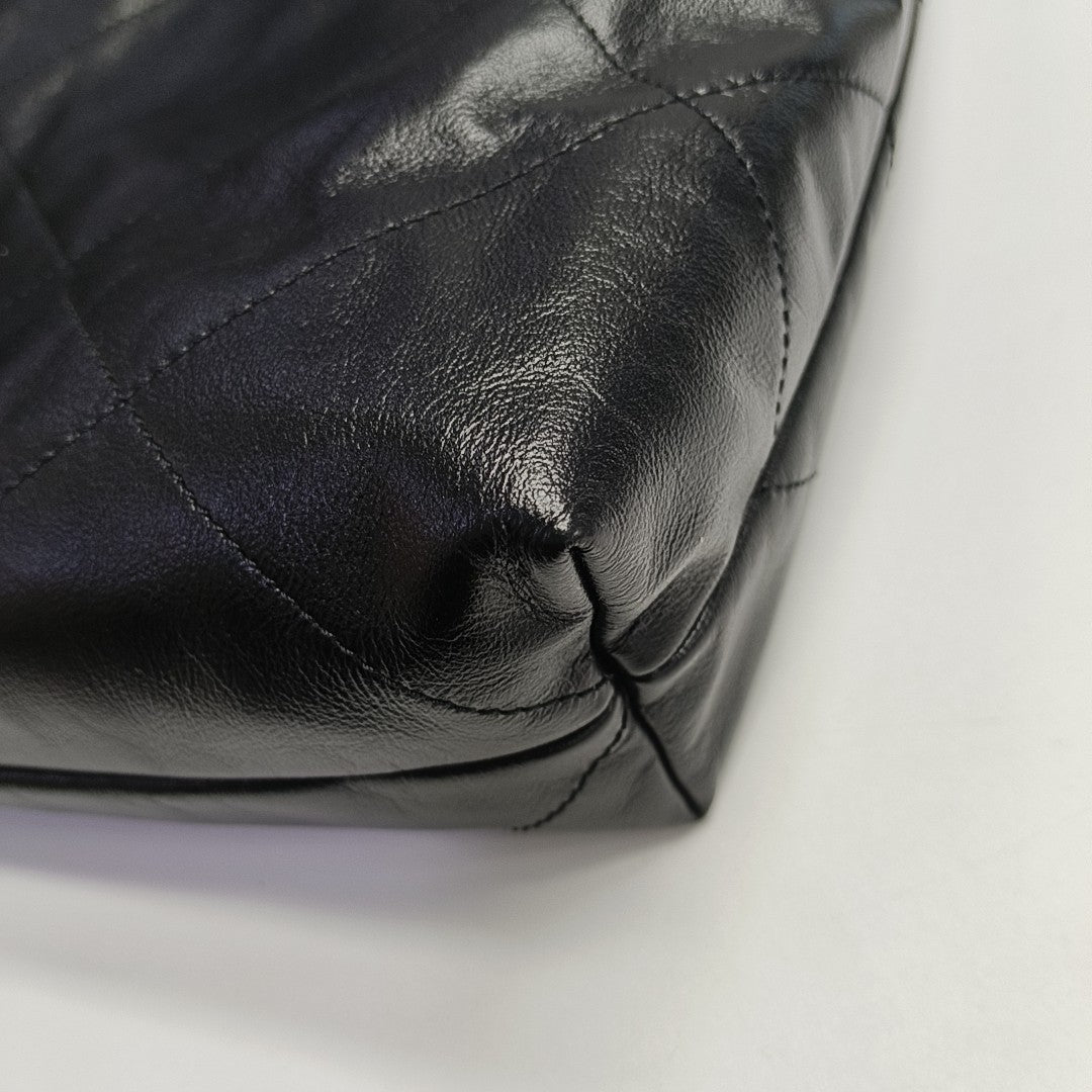 CHANEL 22 Small Quilted Calfskin Black