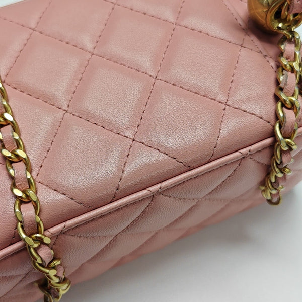 VANITY CASE Small Quilted Lambskin Pink