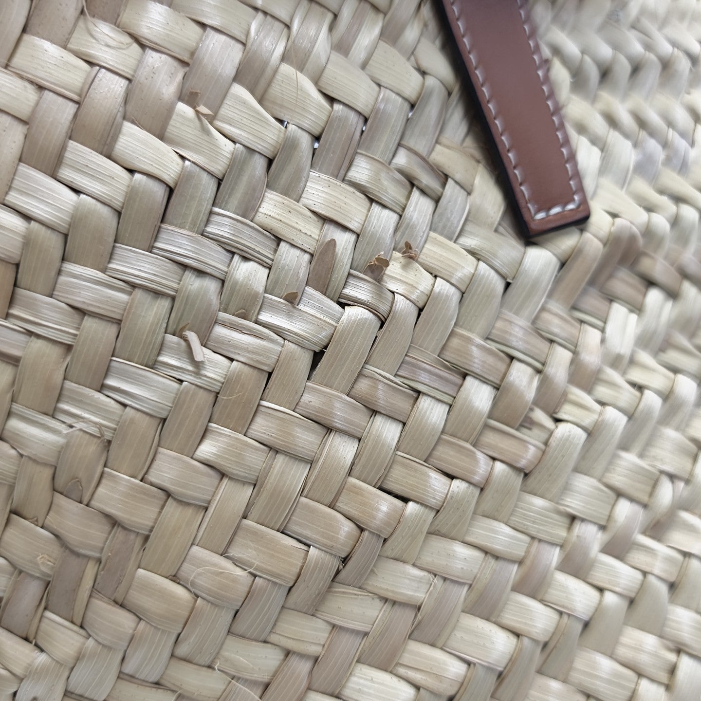 TRIOMPHE CLASSIC Medium Quilted Straw Beige