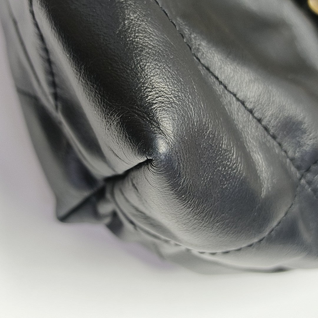 CHANEL 22 Small Quilted Calfskin Black