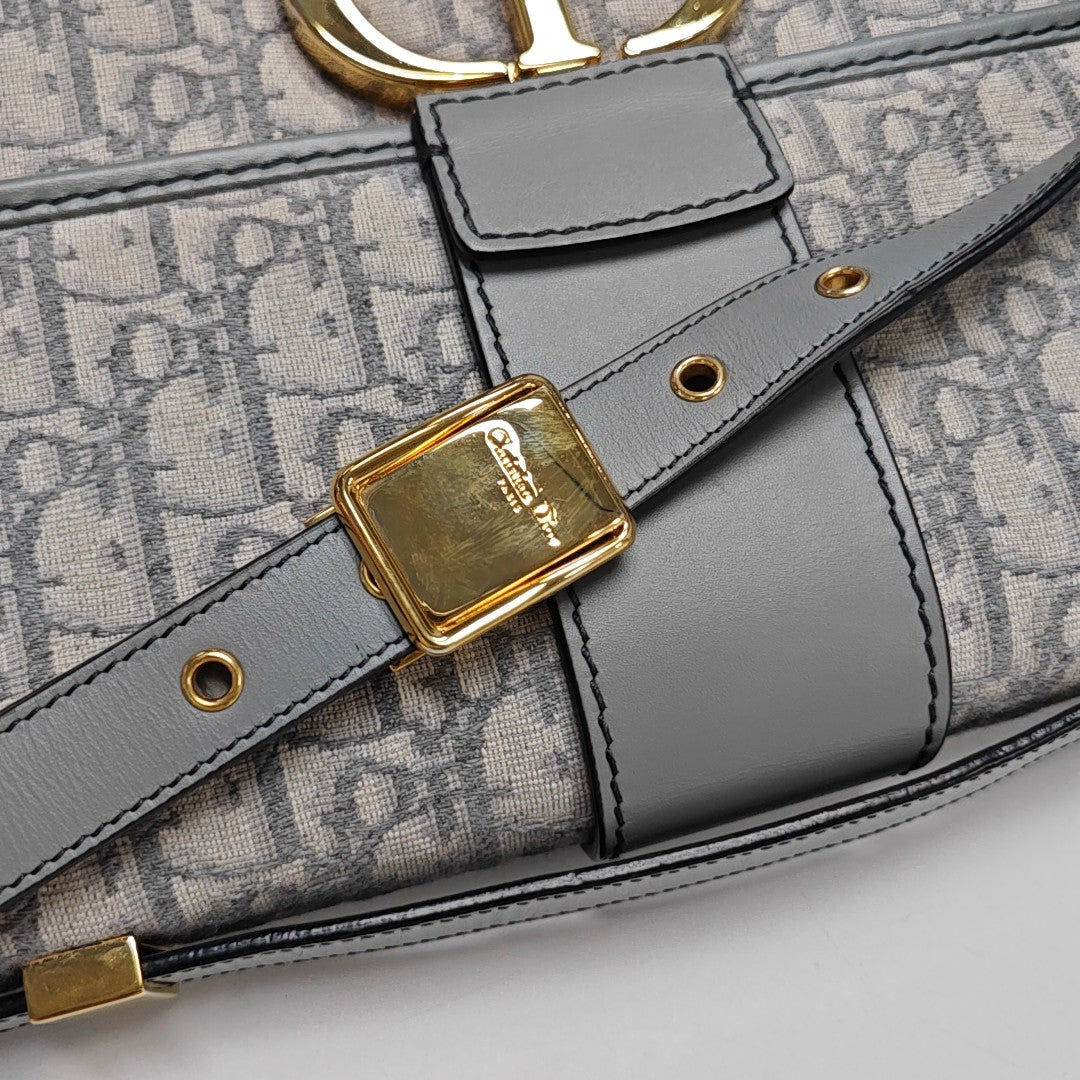 30 Montaigne Oblique Canvas Gray
