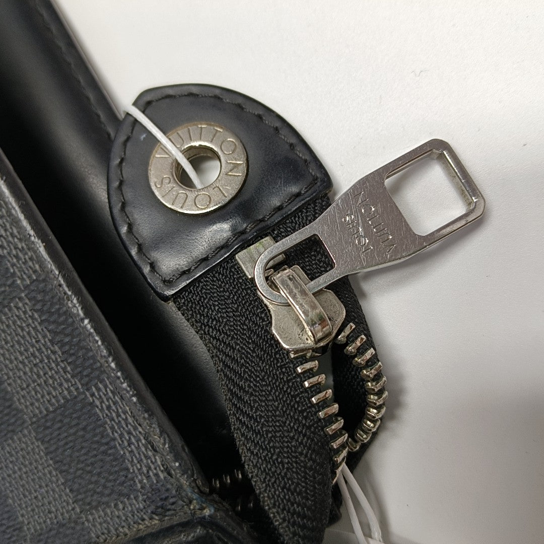 Pochette Voyag MM Damier Graphite Coated Canvas Gray