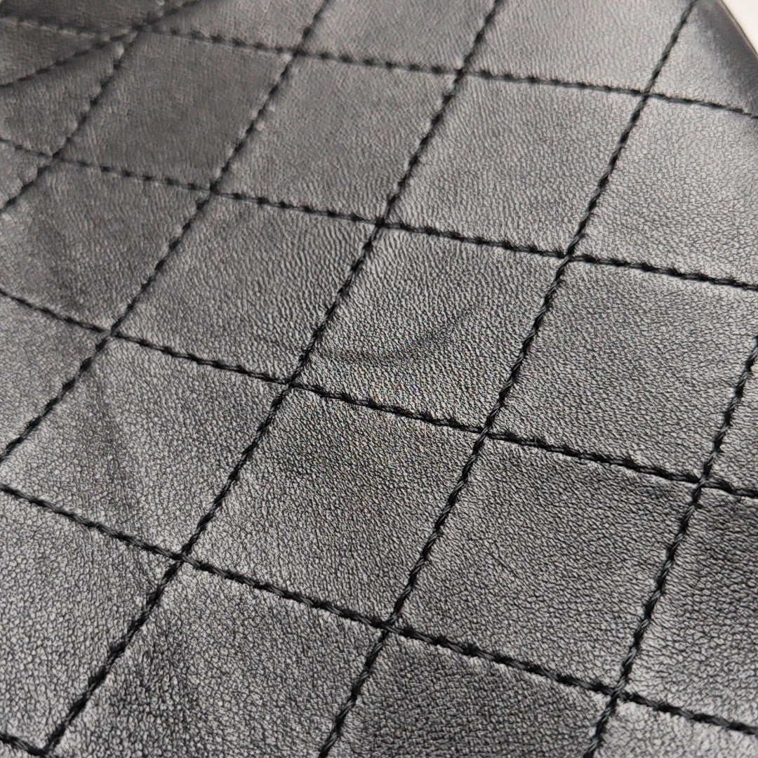 VINTAGE COSMETIC BAGS Quilted Lambskin Black