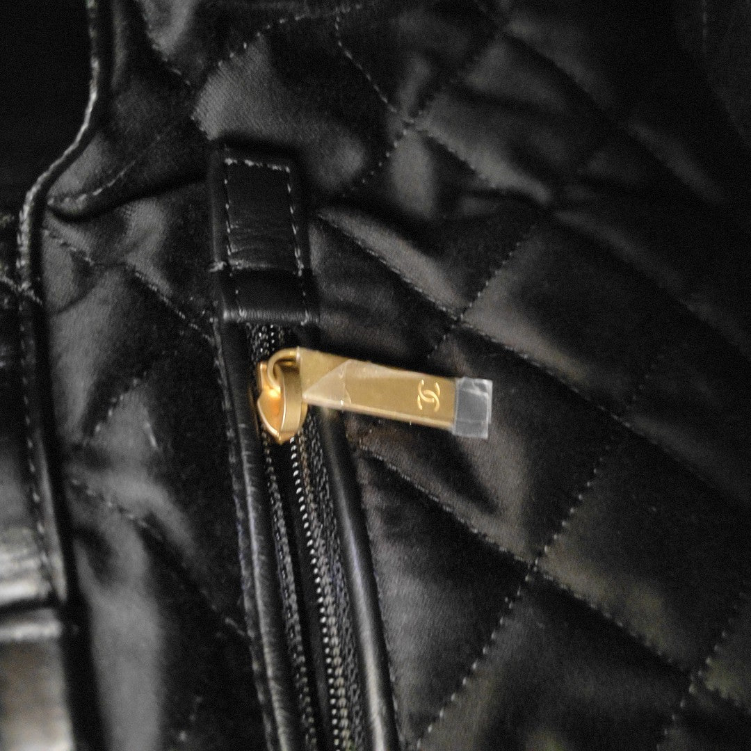 CHANEL 22 Large Calfskin Black