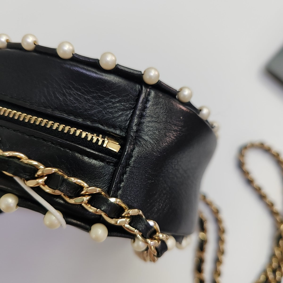 ROUND Quilted Calfskin Black