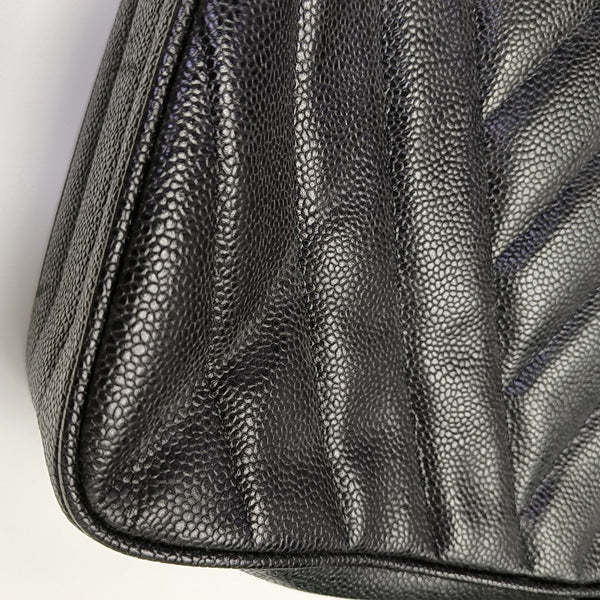 VINTAGE FRONT POCKET CAMERA BAG Quilted Grained Calfskin Black