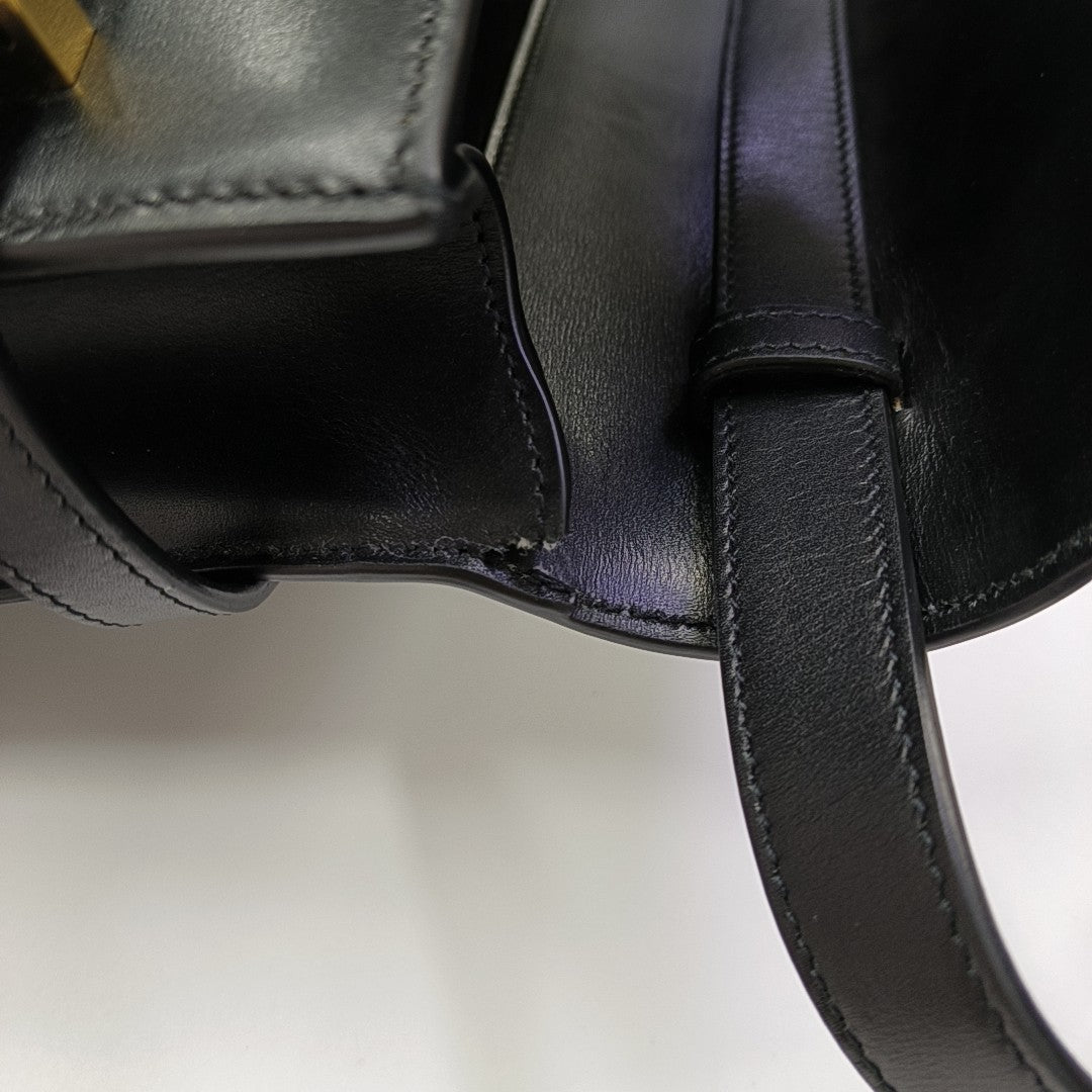 MANHATTAN Medium Calfskin Black