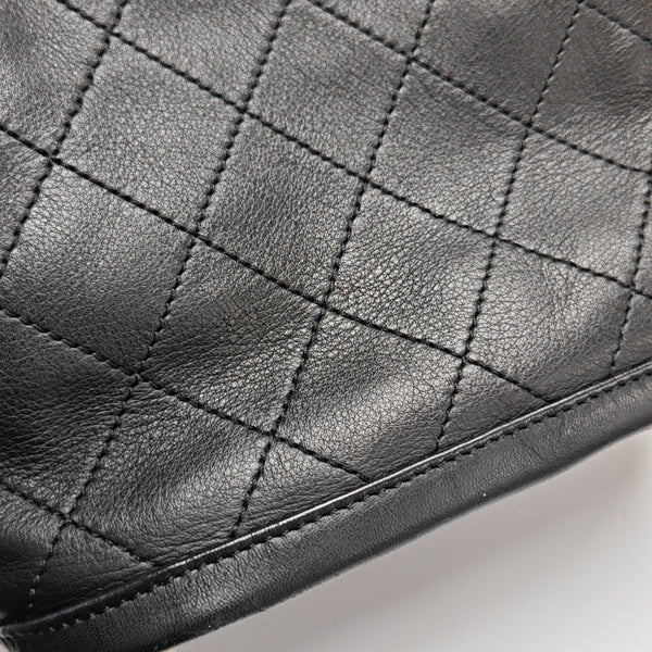 CC DRAWSTRING BUCKET Small Quilted Calfskin Black