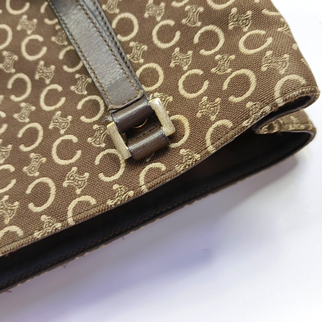 Canvas Brown