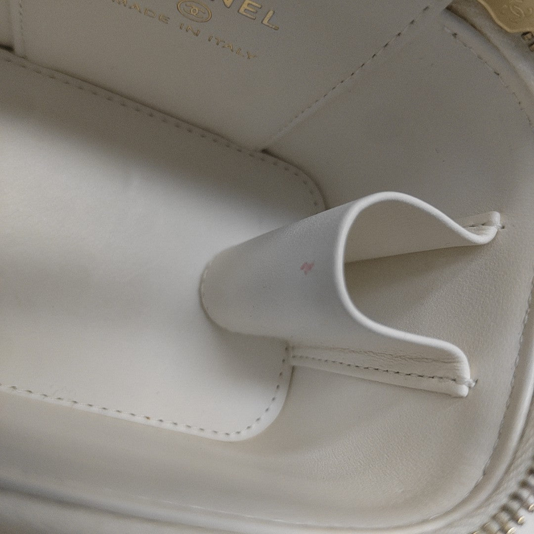VANITY CASE Mini Quilted Grained Calfskin White