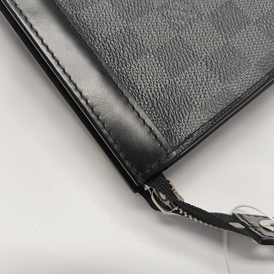 Pochette Voyag MM Damier Graphite Coated Canvas Gray
