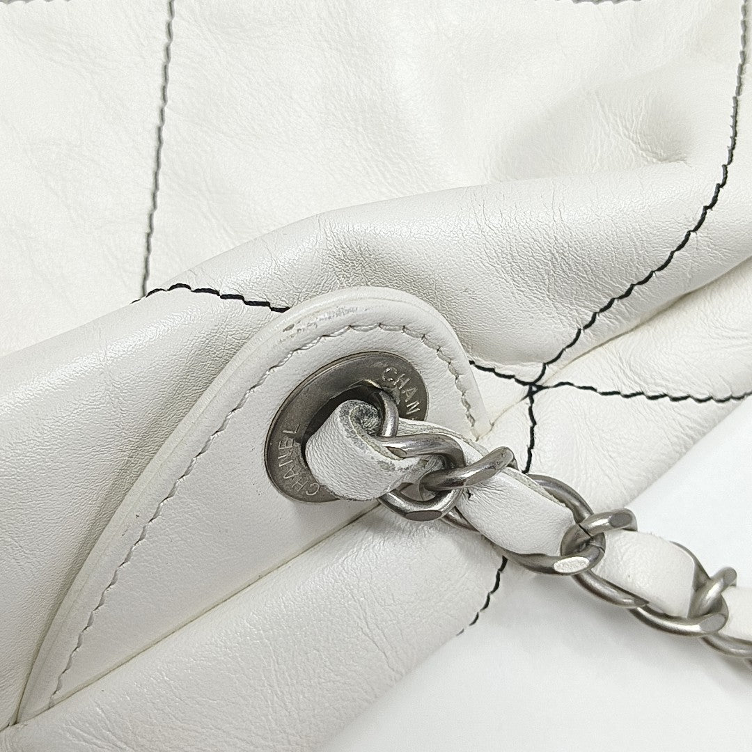 CHANEL 22 Large Quilted Calfskin White