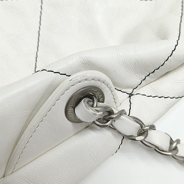 CHANEL 22 Large Quilted Calfskin White