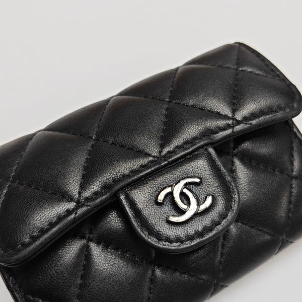 CLASSIC FLAP Quilted Lambskin Black Card Holder