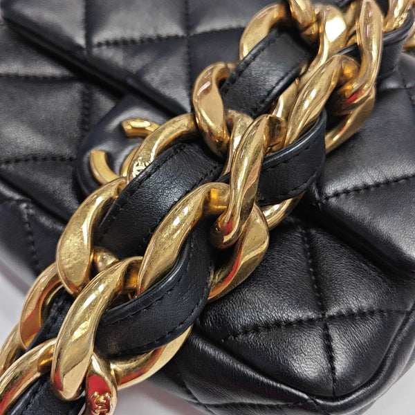 Authenticated pre-owned  CLASSIC FLAP Mini Quilted Lambskin Black - Shoulder Bag at Looply